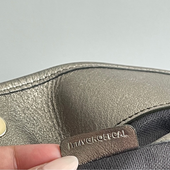 Lawrence Metallic XL Tote - Picture 8 of 16